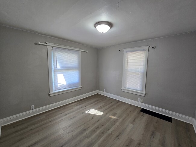 Building Photo - 518 Kern St