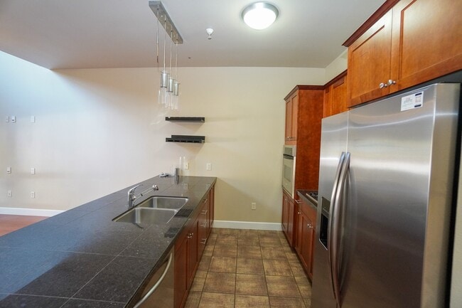 Building Photo - 412 S 13th St