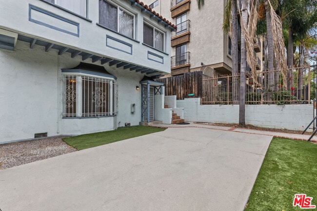 Primary Photo - 1819 Grace Ave