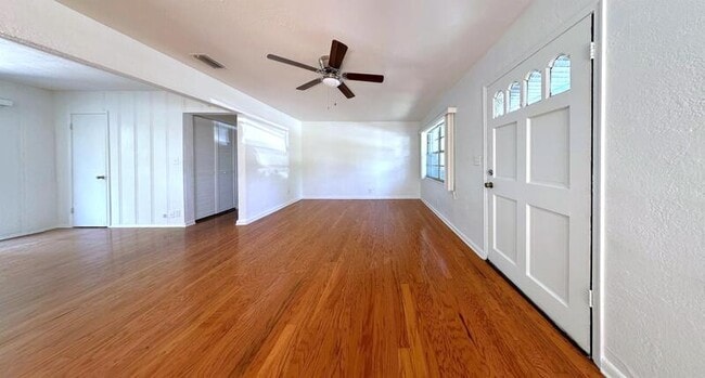 Building Photo - 1502 W Country Club Dr