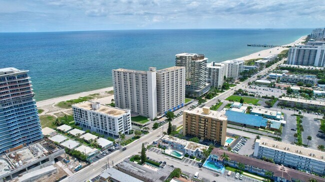 Building Photo - 820 N Ocean Blvd