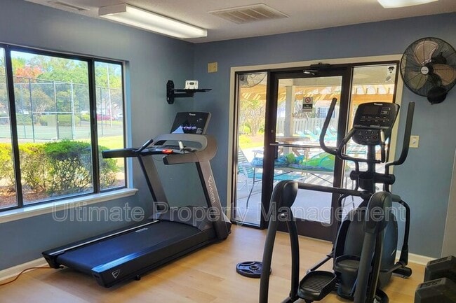 Building Photo - 207 St Luke Ct