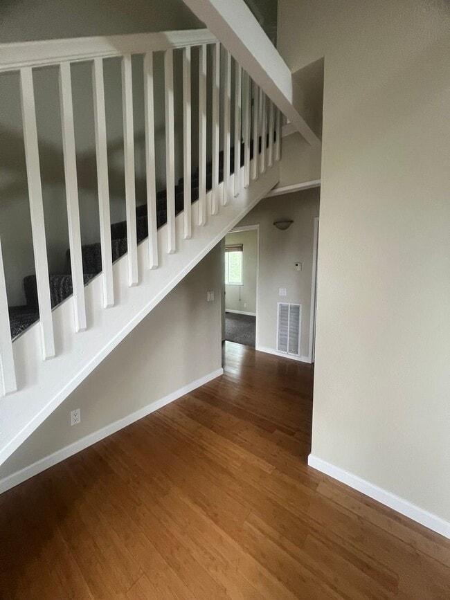 Building Photo - Cozy three bedroom two bath in Lake Wildwood