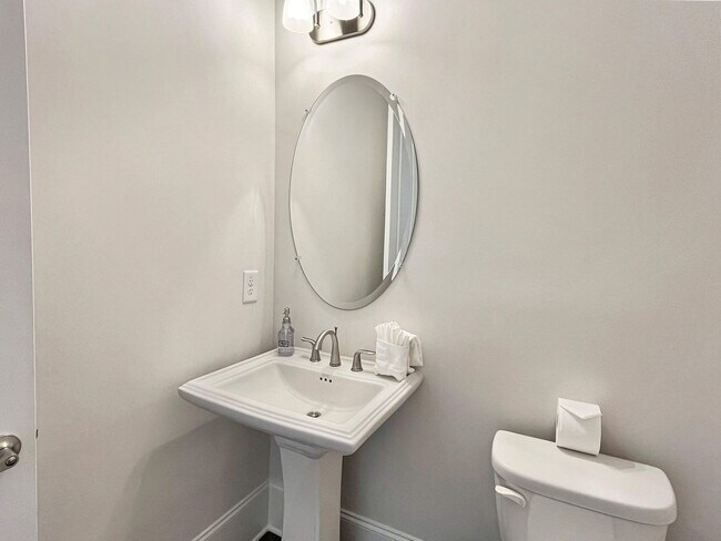 Building Photo - 401 Upper E Ave