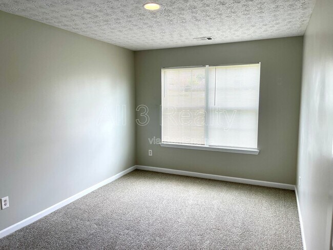 Building Photo - 225 Forrest Ln