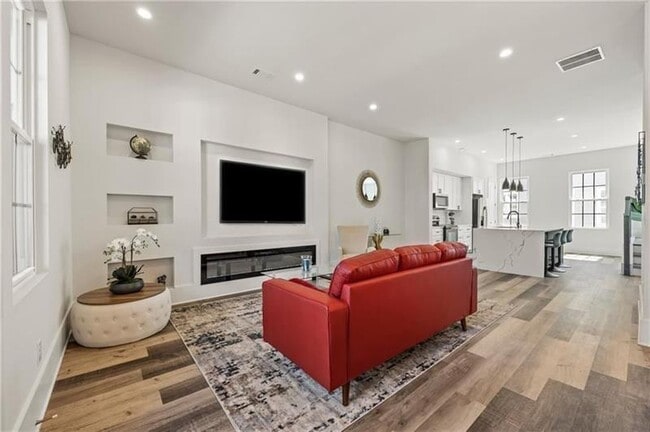 Building Photo - 3165 Dogwood Dr