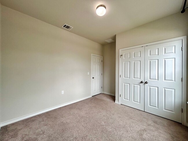 Building Photo - 12012 Saddle Rock Dr