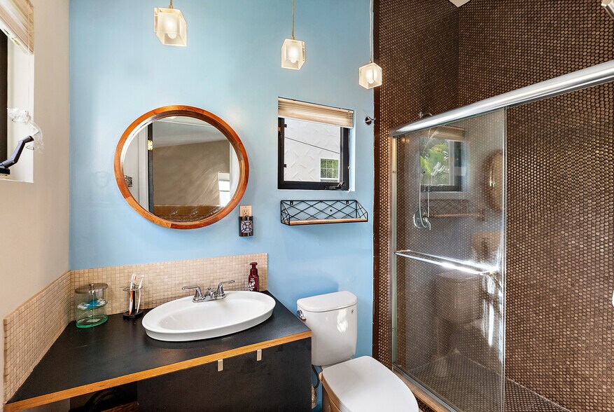 Building Photo - 326 16th Ave NE