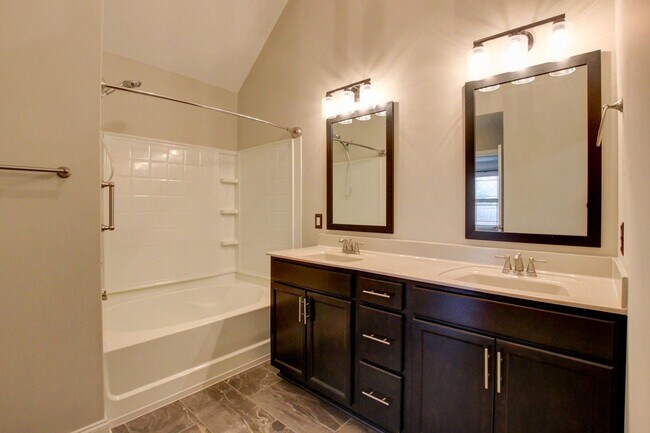 Building Photo - Sharp 3bed 2 ba.  upgrades throughout.