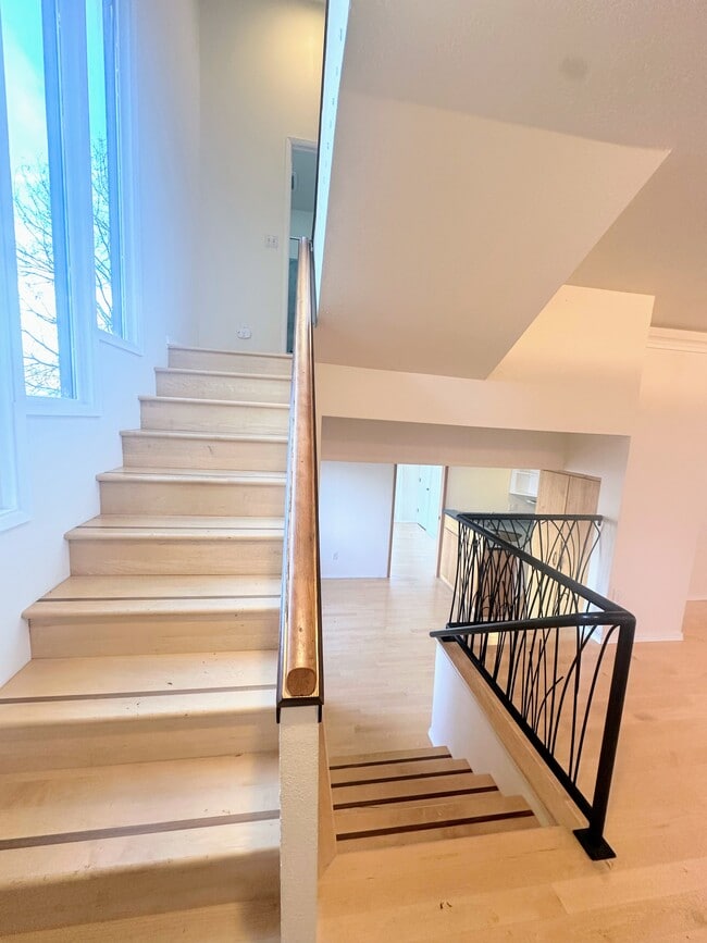 Building Photo - 339 Ravenwood Pl