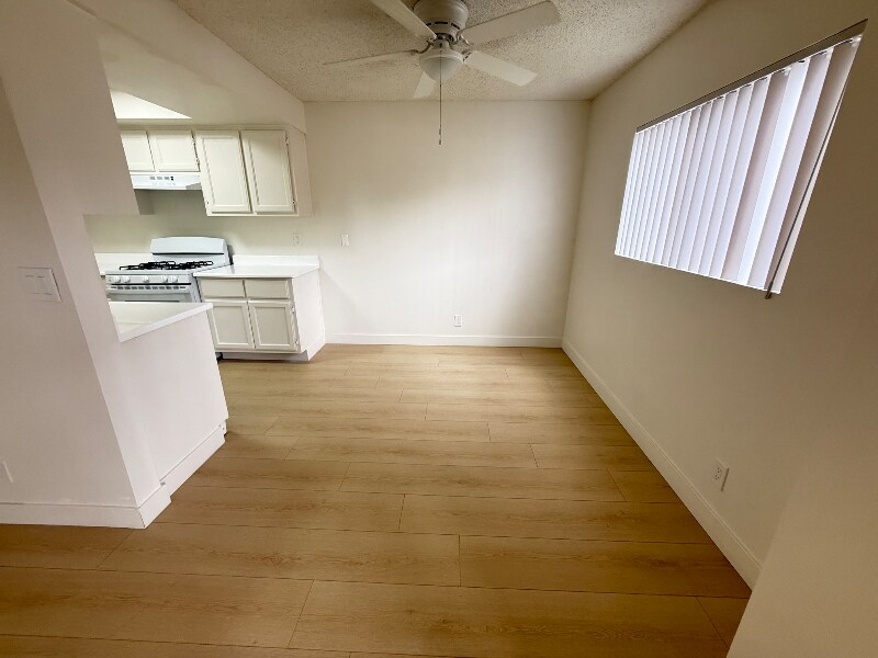 Building Photo - 15020 Burbank Blvd