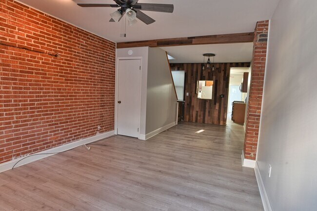 Building Photo - Charming 2 Bedroom on Grand St with Bonus Room