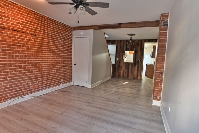 Building Photo - Charming 3 Bedroom on Grand St