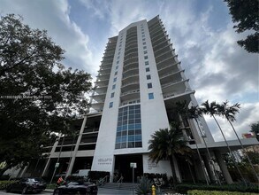 Building Photo - 10 SW South River Dr