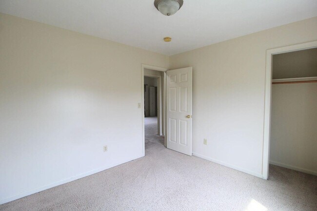 Building Photo - 1311 Stonechris Dr