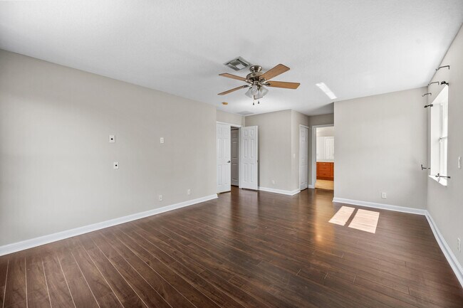 Building Photo - 14552 Larkspur Ln