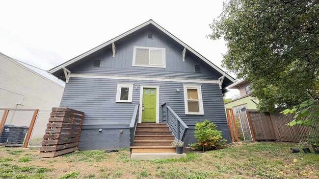 Building Photo - 332 W 5th Ave