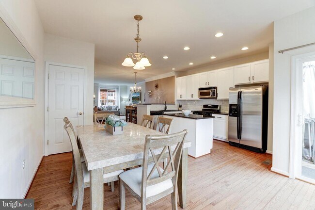 Building Photo - 575 Edmonton Terrace NE