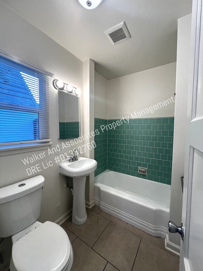 Building Photo - 102 Palm Ct Dr