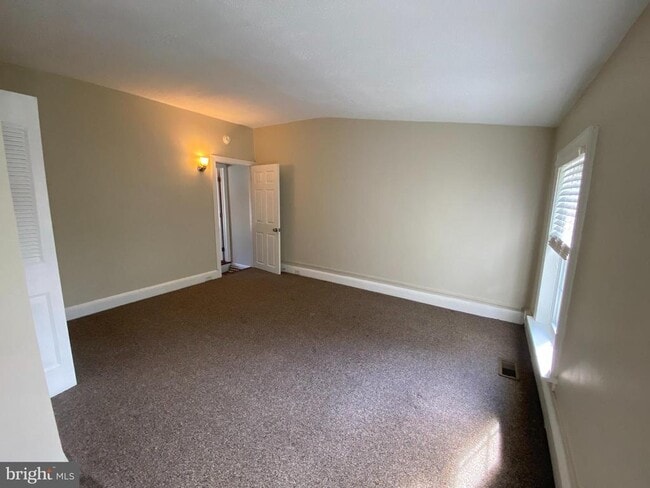 Building Photo - 238 E 6th Ave