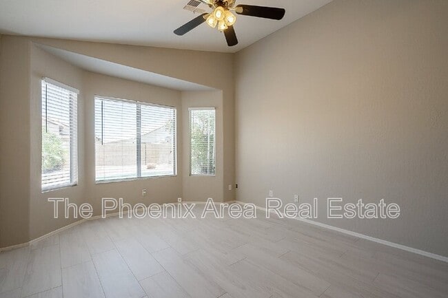 Building Photo - 1070 W Chilton Dr