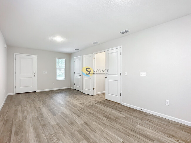 Building Photo - 1236 Pangola Dr