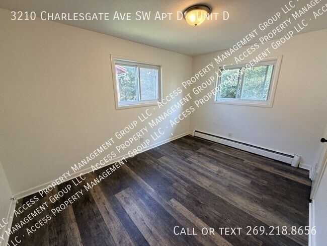 Building Photo - 3210 Charlesgate Ave SW