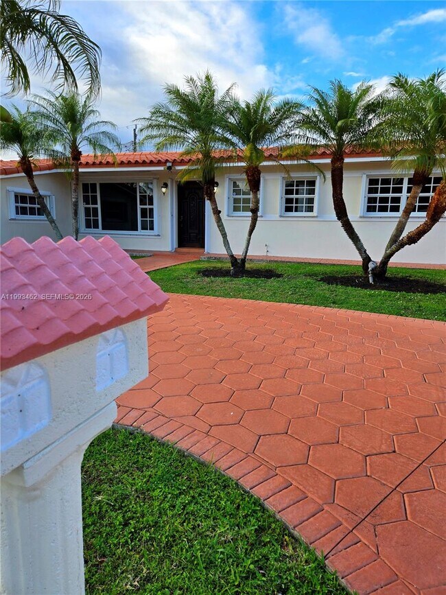 Building Photo - 10475 SW 42nd Terrace