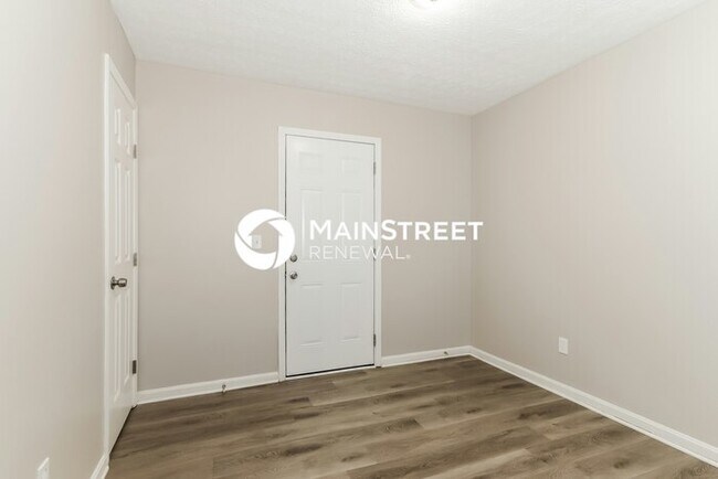 Building Photo - 3 Bedroom Pet-Friendly Home in LOUISVILLE,...