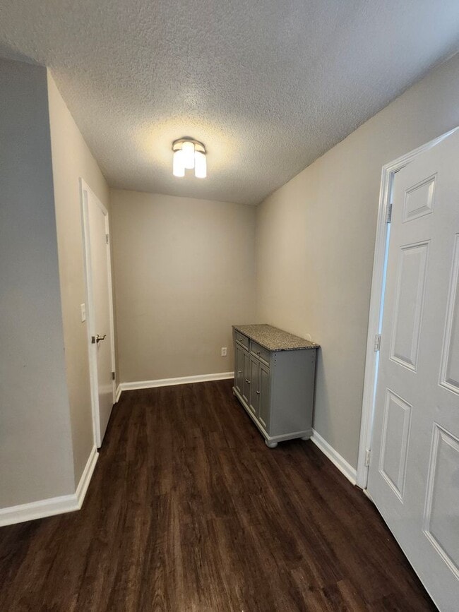 Building Photo - 6221 Bonny Oaks Dr