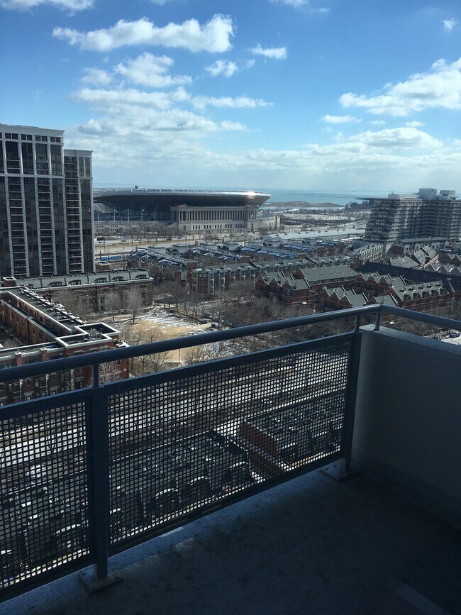 Primary Photo - 1305 S Michigan Ave