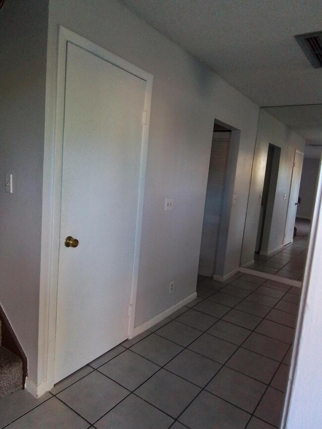 Building Photo - 1458 N Lawnwood Cir