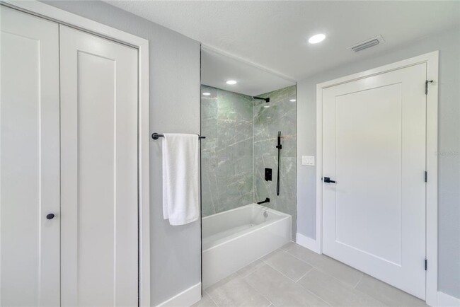Building Photo - 15722 GardenSide Ln
