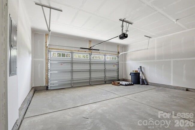 Building Photo - 862 Heathway Dr