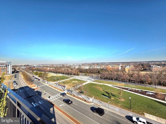 Building Photo - 737 Swann Ave