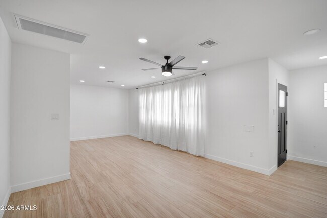 Building Photo - 4028 E Edgemont Ave