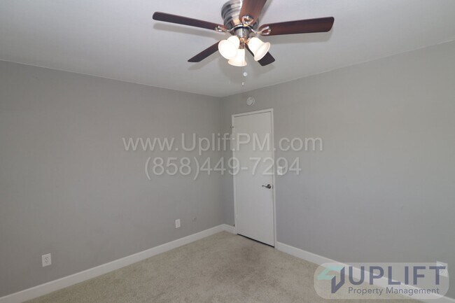 Building Photo - 2 bed 2 bath Remodeled Duplex