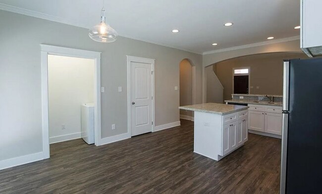 Building Photo - 112 Waverly Dr