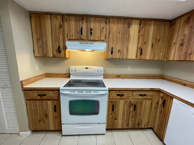 Building Photo - Townhome in Ormond Beach