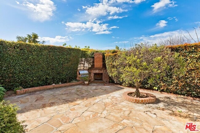 Building Photo - 201 Tavistock Ave