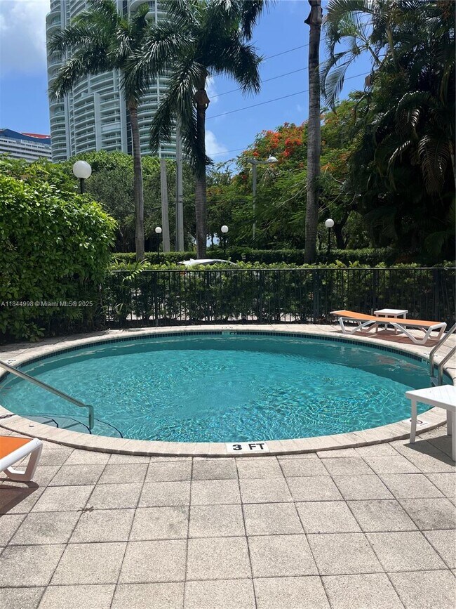 Building Photo - 1824 Brickell Ave