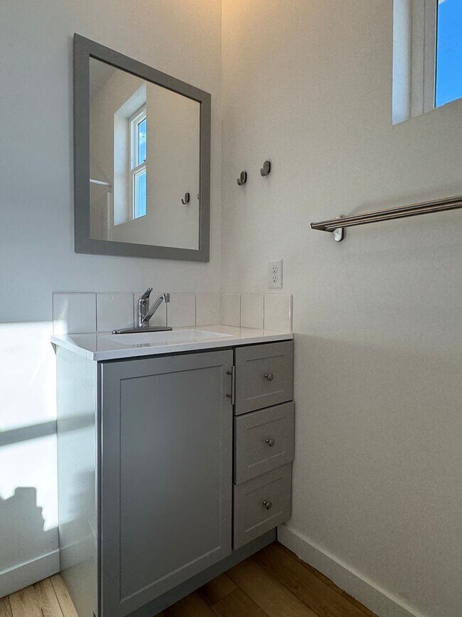 Building Photo - Spacious 4-Bedroom, 3-Bath Home with Stunning Views