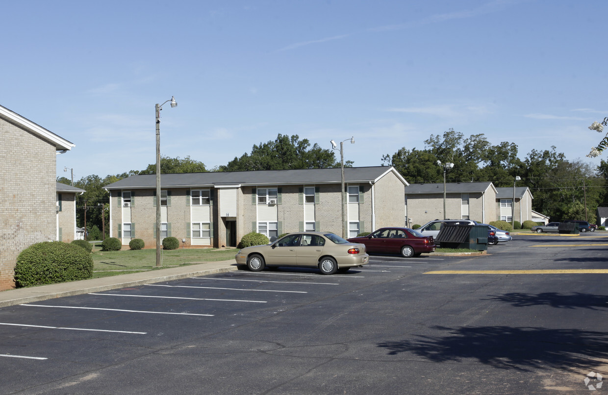 Friendship Court Apartments Anderson