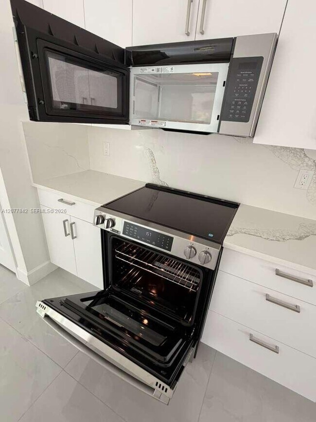 Building Photo - 8636 100th Ct