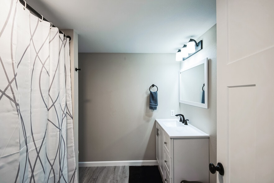 Building Photo - 402 Dawson Dr