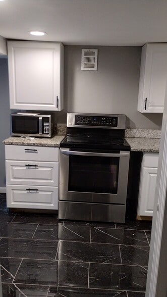 Building Photo - 3107 Evergreen Ave