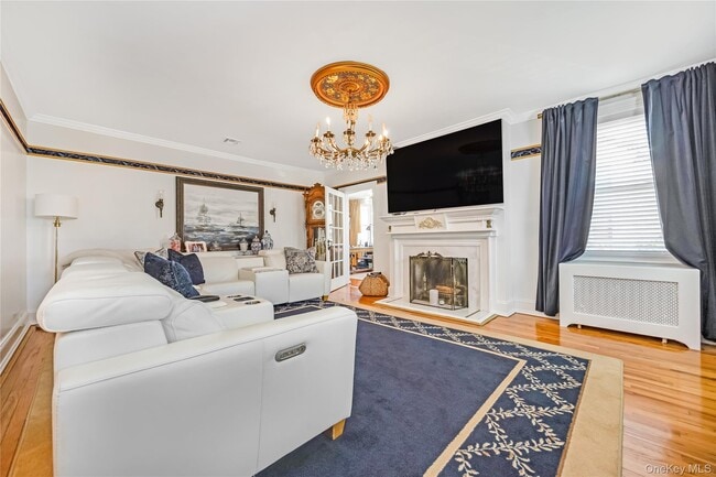 Building Photo - 312 Ellington Ave E