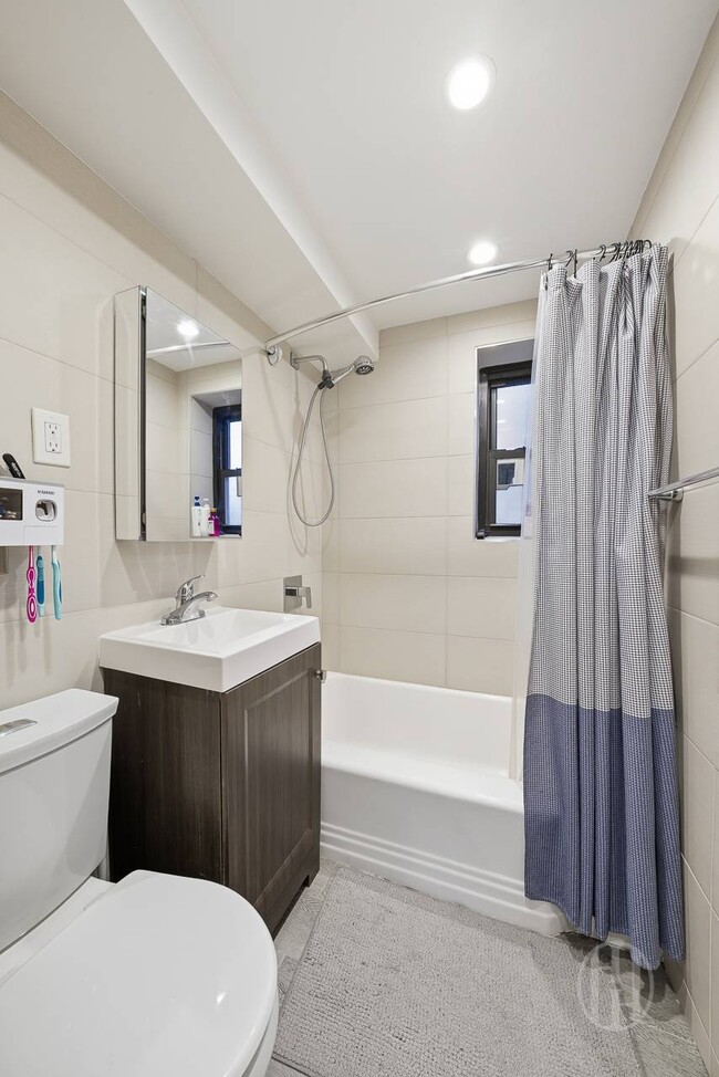 Building Photo - 144-46 77th Rd