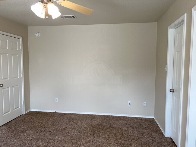 Building Photo - 309 Viola Dr