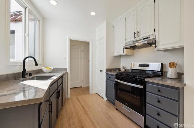 Building Photo - 1831 22nd Ave